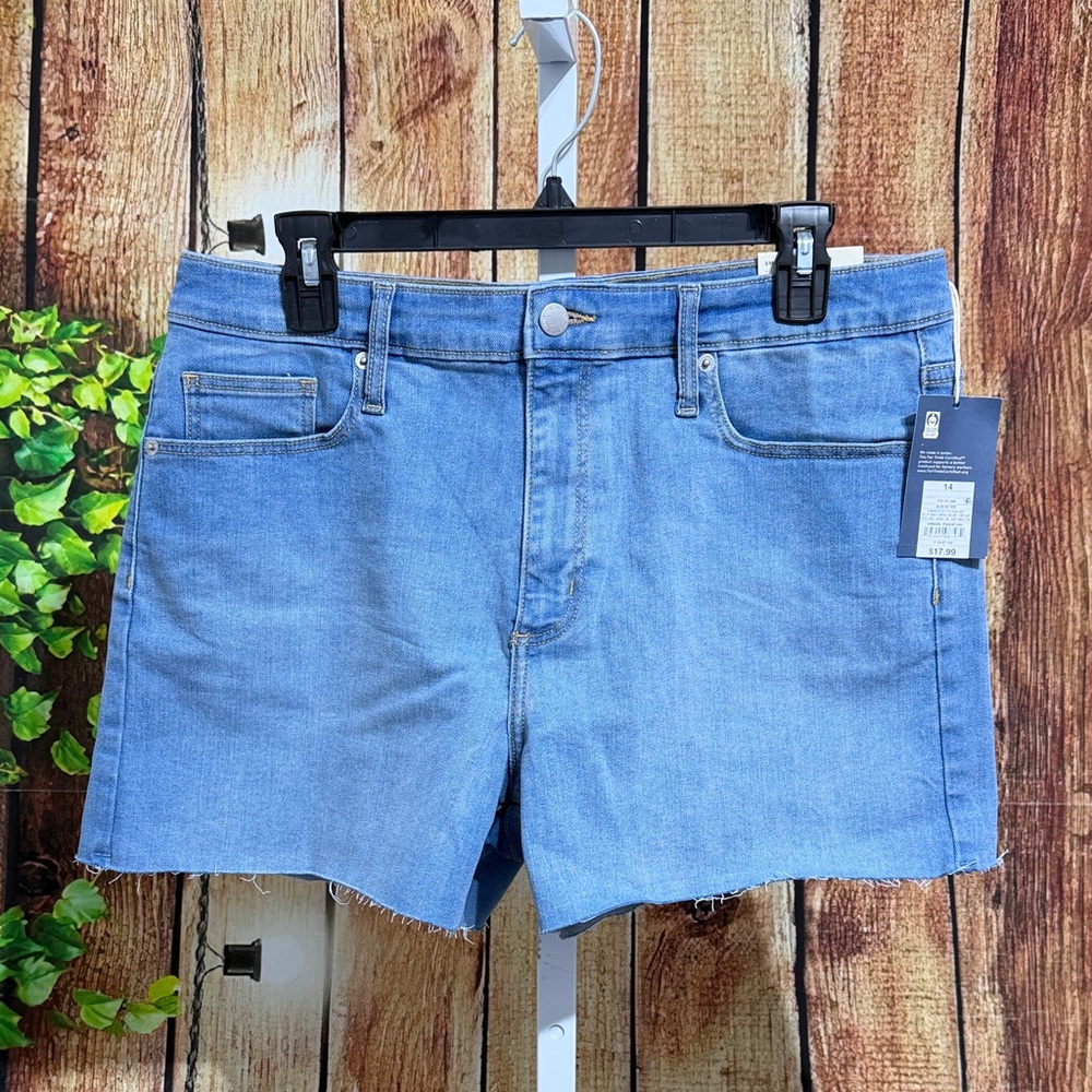 NWT! Universal Thread High Rise Midi Denim Shorts Size 14